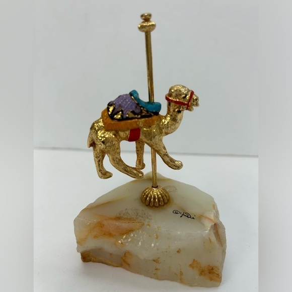 Gold figurine/ camel standing on a pole/pole is attached to onyx or quartz stone - Picture 1 of 11